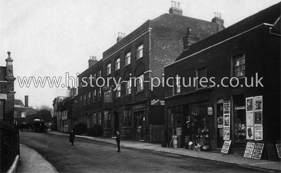 Golden Lion Hotel and High Road, Rayleigh, Essex. c.1915